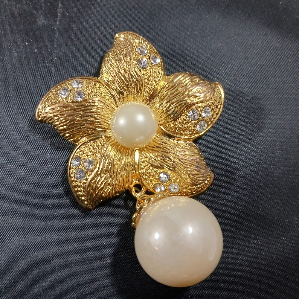 Vintage Two Sisters Women's Gold Large Brooch